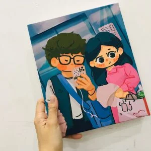 Tranh canvas đóng khung khổ dọc in hình minh họa đôi bạn trẻ, cầm trên tay trước tường trắng