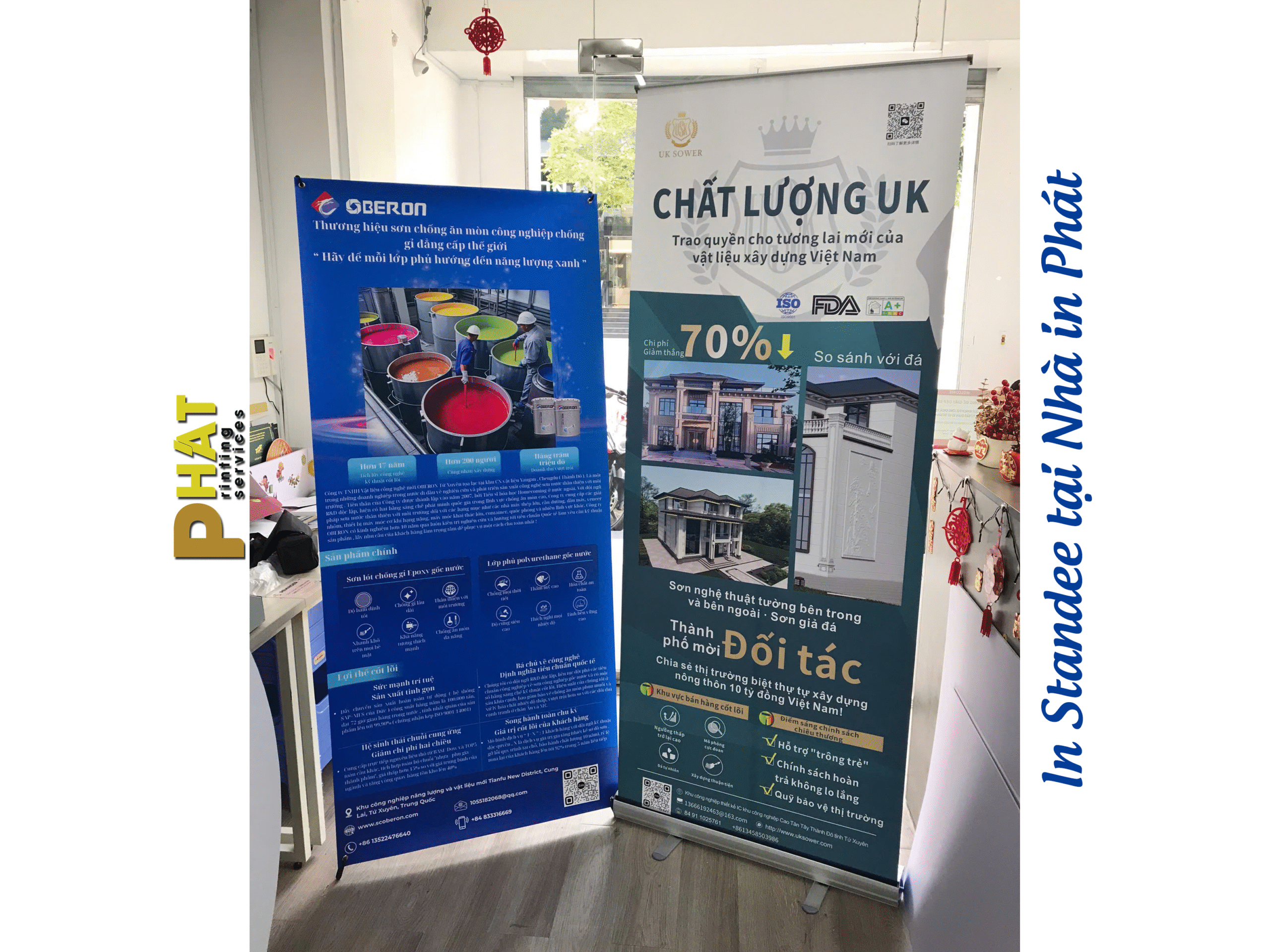 Mẫu standee thực tế sản xuất tại xưởng Nhà In Phát - In Standee Chữ X hay in Standee Hộp Cuốn