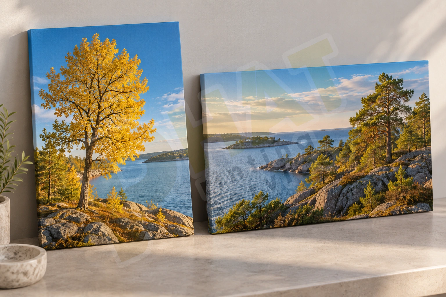 Chọn Kích Thước Tranh Canvas Theo Ảnh Gốc Và Vị Trí Treo 2 Hai tranh Canvas khổ dọc hình cây vàng và khổ ngang cảnh biển đặt trên bàn
