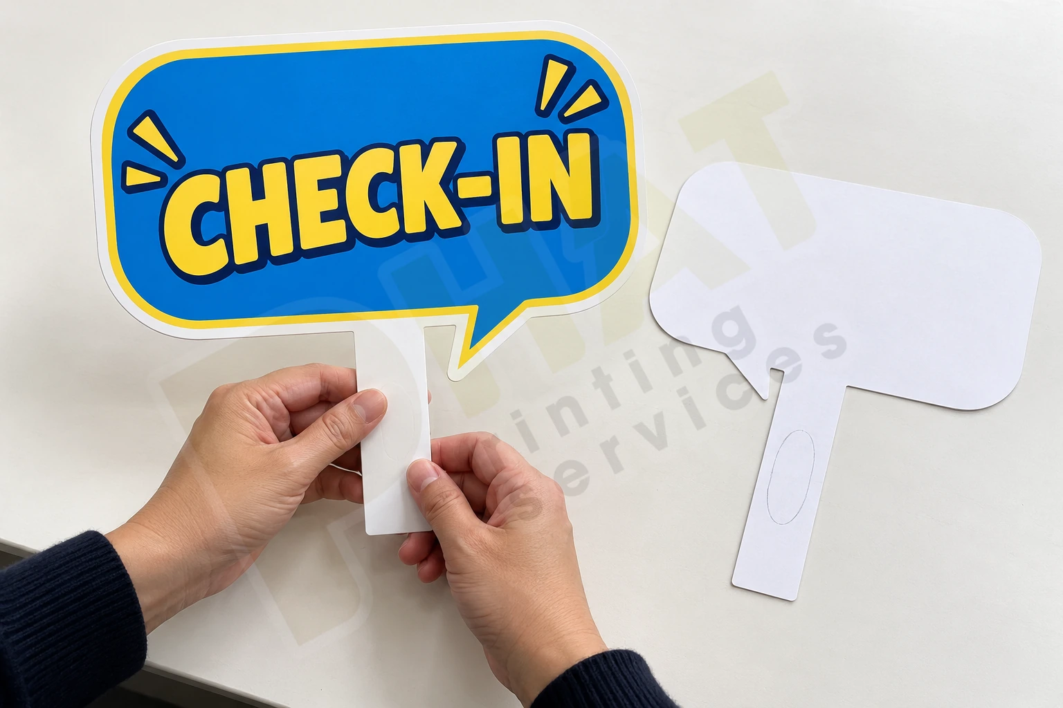 Render minh họa kiểm tra vùng bàn tay không che chữ trên bảng CHECK-IN