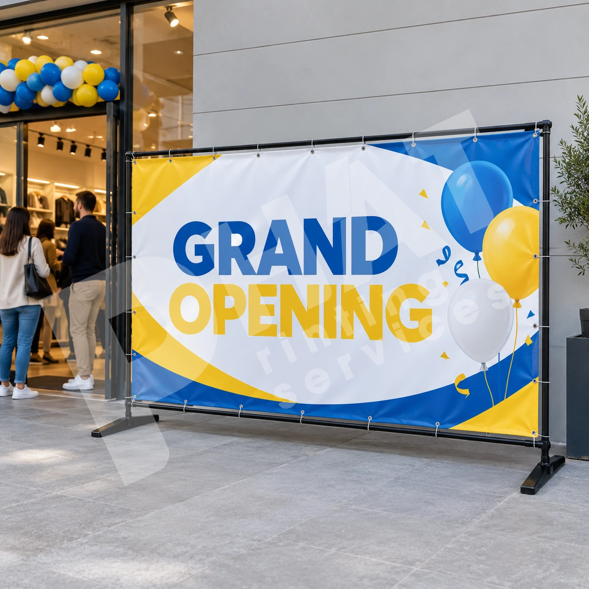 Render minh họa banner GRAND OPENING với hình bóng bay, buộc vào khung trước cửa hàng