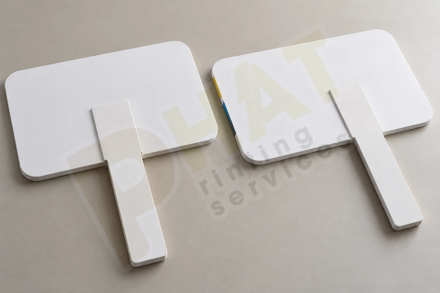 Render minh họa mặt sau hai bảng có vị trí tay cầm ở giữa và lệch bên